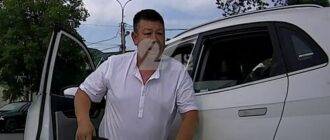 В Бишкеке водитель матерился и угрожал дубинкой женщине на дороге -