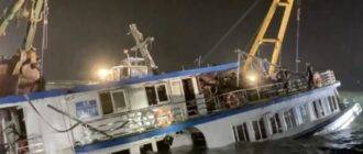 Шторм. Во Вьетнаме при крушении судна во время экскурсии погибли 38 туристов -