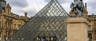 Ограбление Лувра. Задержаны двое из четырех подозреваемых -