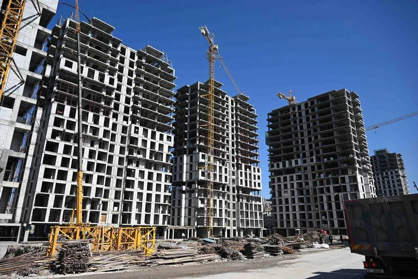 В Бишкеке стройкомпанию лишили лицензии и внесли в черный список 