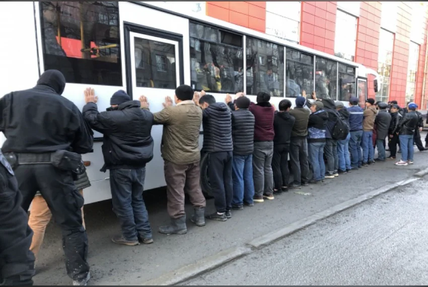 Во время операции «Нелегал-2026» в Москве прошли массовые задержания мигрантов 