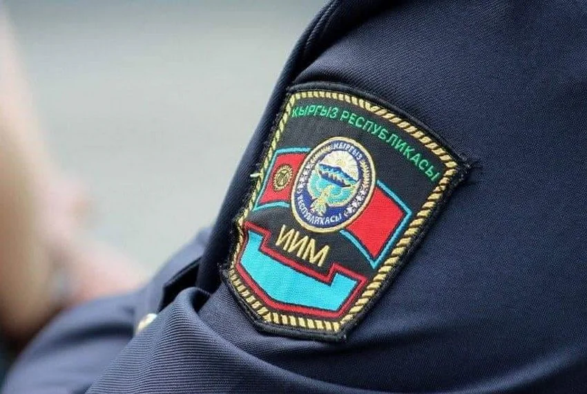 МВД проверяет информацию о сотруднице милиции в белых кедах 