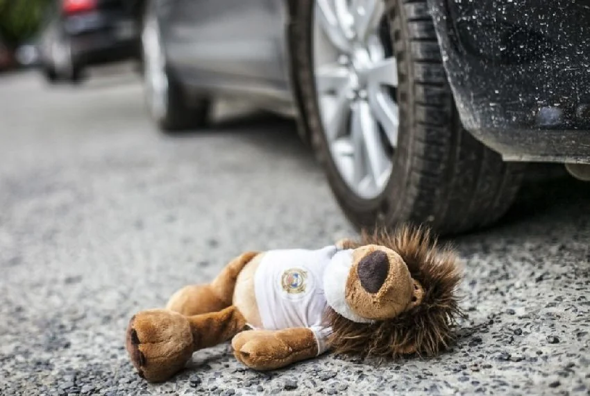 Угнал BMW и сбил школьницу. В Бишкеке 17-летний подросток устроил ДТП 